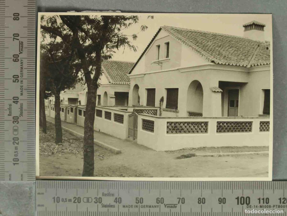 Fotograf&iacute;a antigua: FOTOGRAFIA. VIVIENDAS NUEVAS REGIONES DEVASTADAS. HACIA 1940 CASTUERA