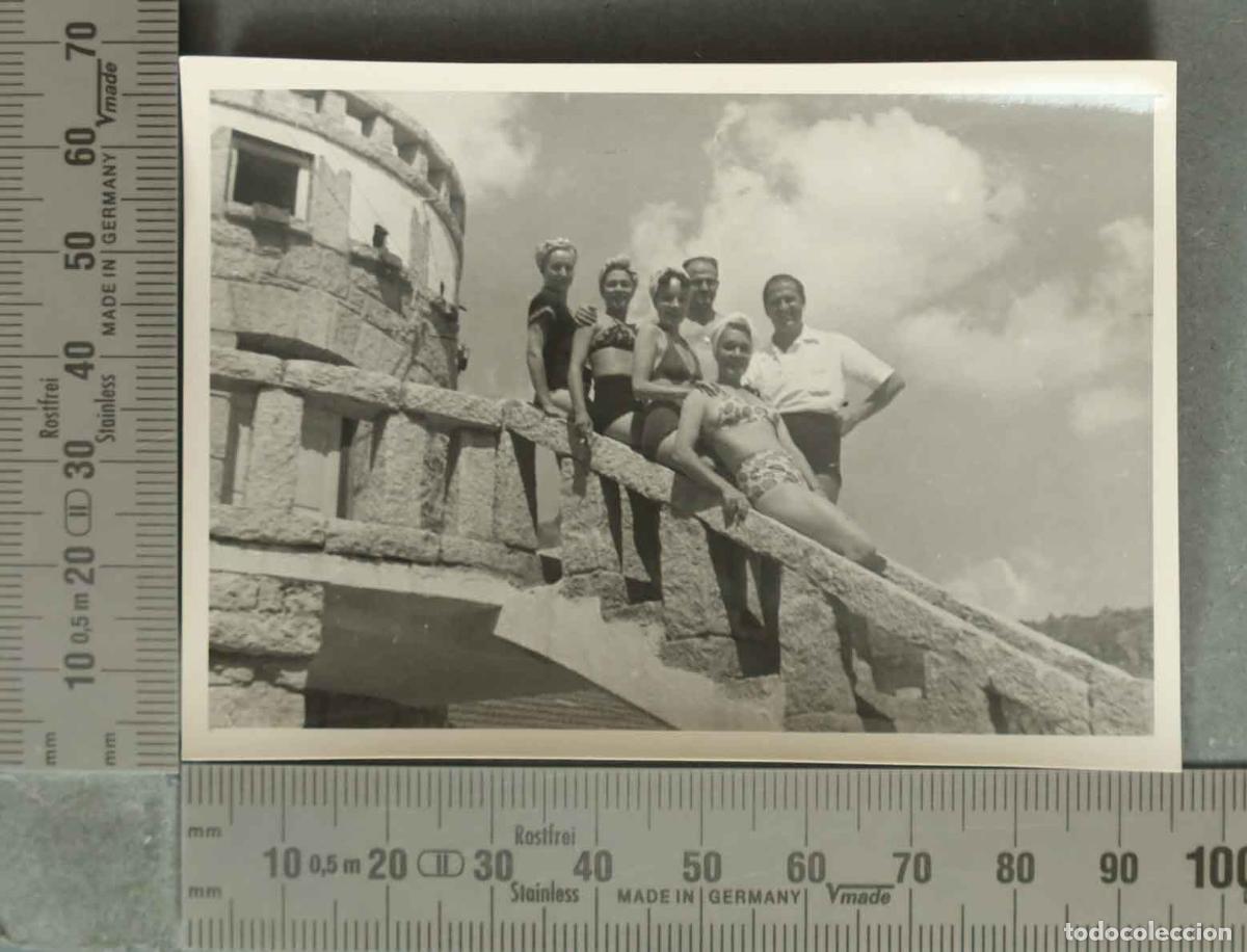 Fotograf&iacute;a antigua: FOTOGRAFIA. Mujeres sentadas en barandilla. CHALET. HACIA 1940