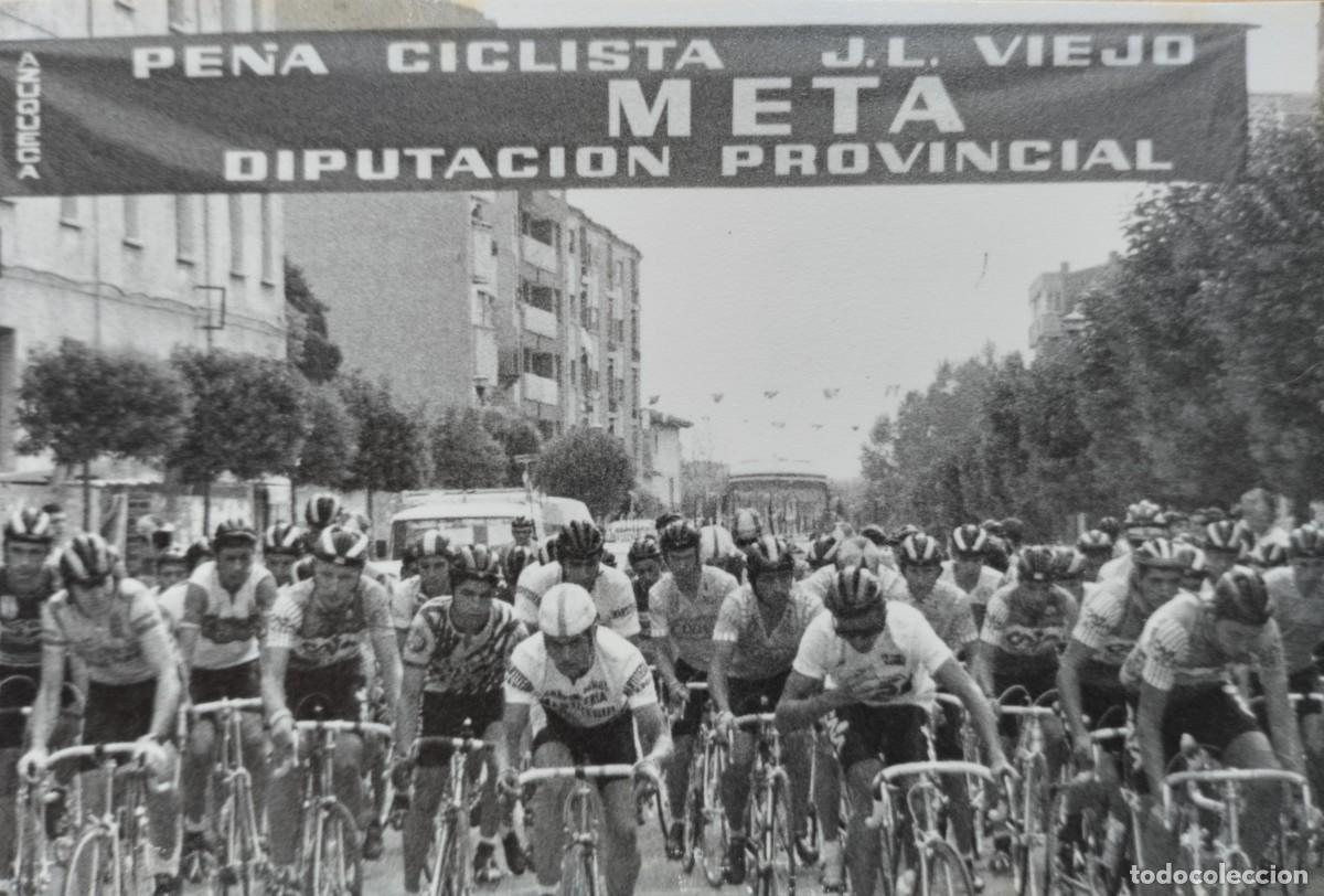 Fotograf&iacute;a antigua: Fotograf&iacute;a antigua de ciclismo 1987. Pe&ntilde;a Ciclista J.L. Viejo - Azuqueca (Guadalajara).