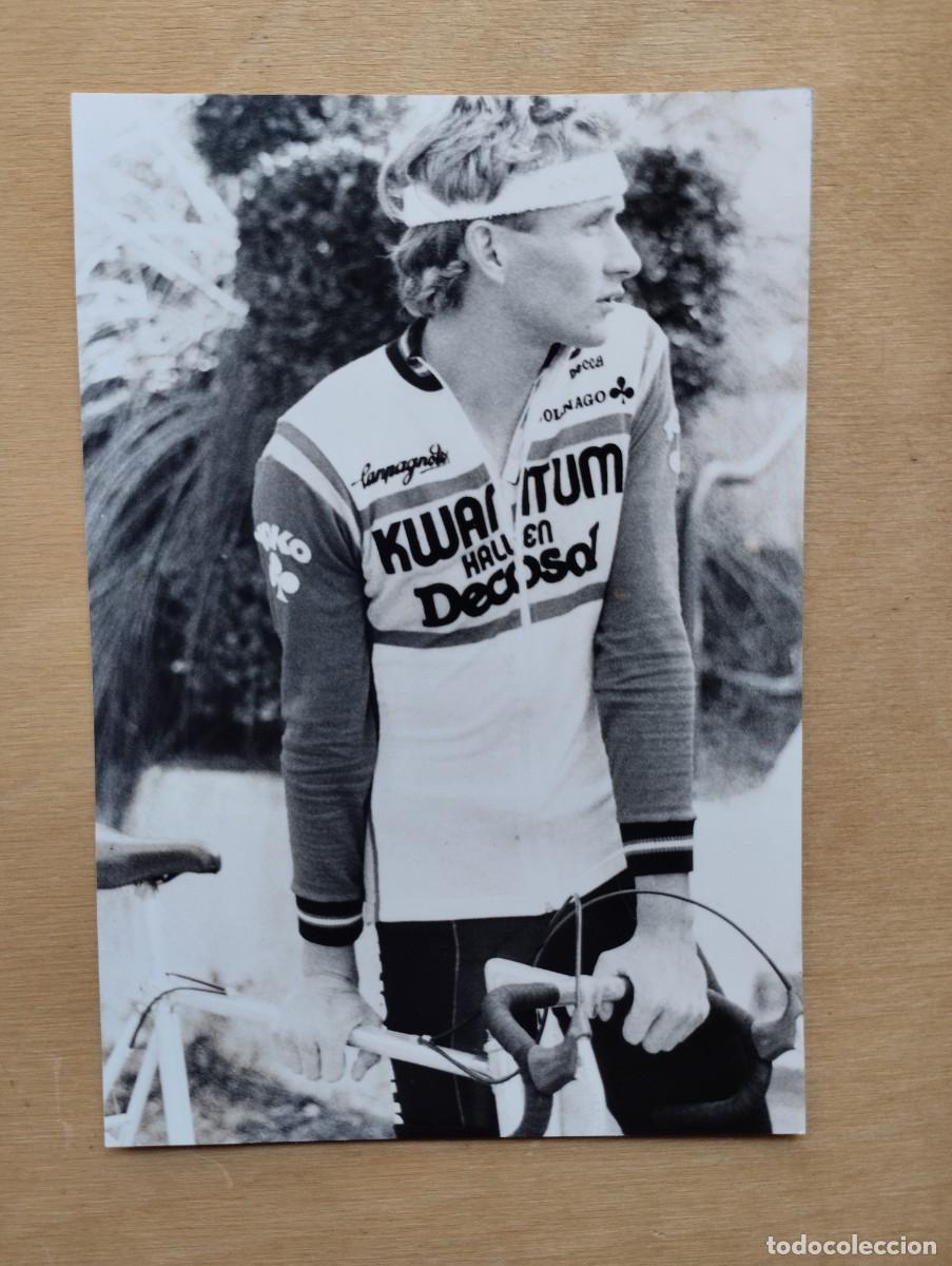 Fotograf&iacute;a antigua: Fotograf&iacute;a antigua ciclista neerland&eacute;s Adrie van der Poel equipo Kwantum con su bicicleta. Ciclismo