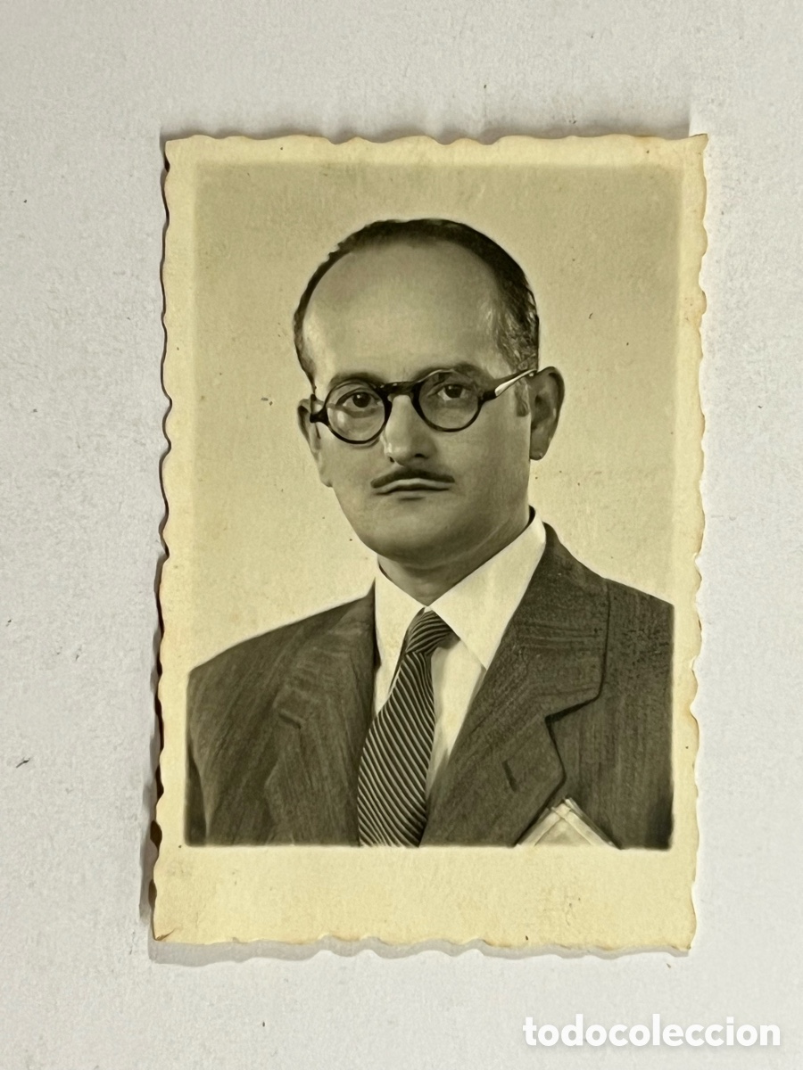 Fotograf&iacute;a antigua: FOTOMATON.. del amigo V&iacute;ctor con lentes Quevedo.. Valencia (a.1941)