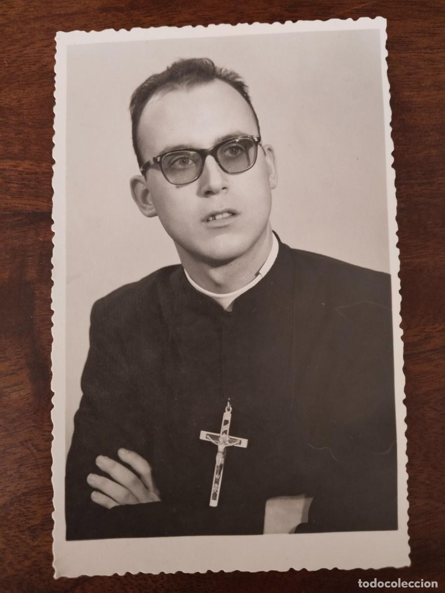 Fotografia antiga: Pareja de Fotograf&iacute;as de Sacerdote. Foto Flores de Toledo. Y Sig&uuml;enza 1964.