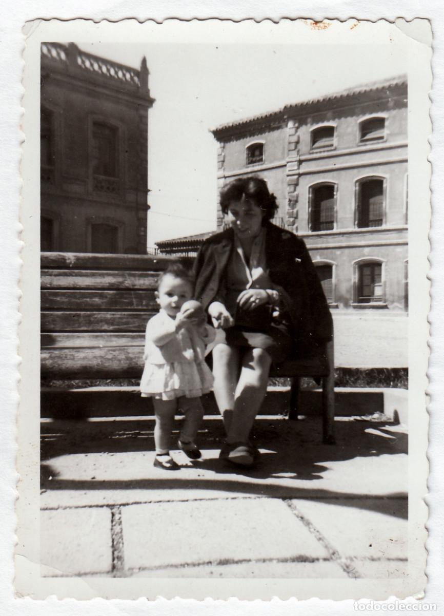 Fotograf&iacute;a antigua: Mam&aacute; con su beb&eacute;. Photos, Zaragoza. A&ntilde;os 50 pc