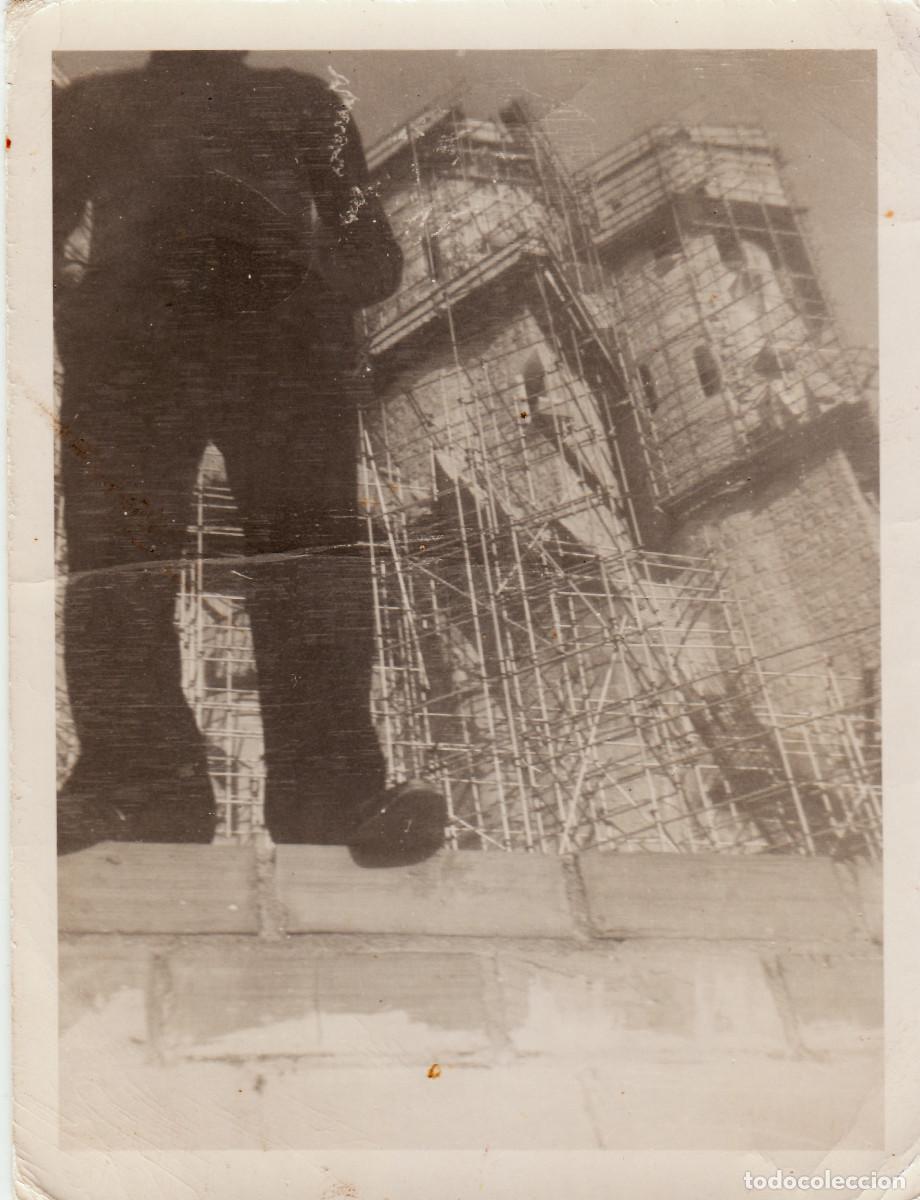 Fotograf&iacute;a antigua: La Sagrada Familia en construcci&oacute;n? Barcelona. A&ntilde;os 50 pc