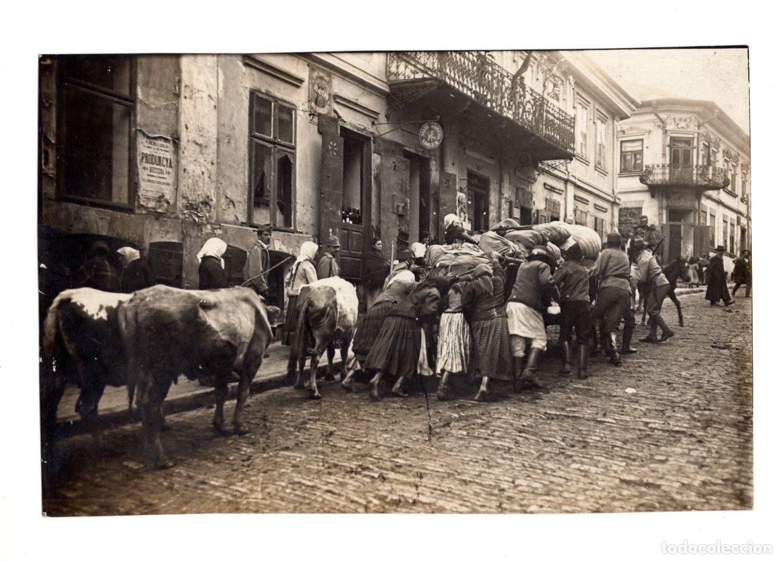 Alte Fotografie: EVACUACI&Oacute;N DE CIVILES RUSOS DURANTE 1&ordm; GUERRA MUNDIAL. GRUPO CIVILES CON PERTENENCIAS.18,6X12.4
