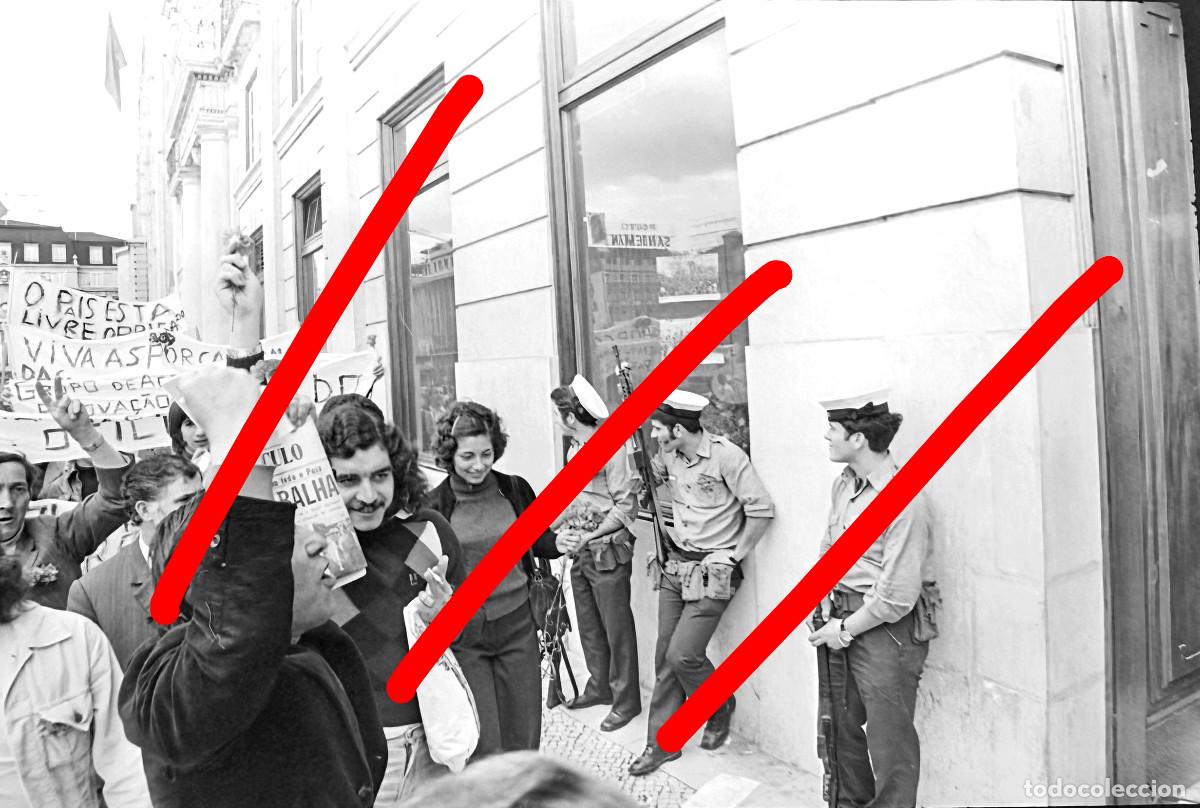Fotograf&iacute;a antigua: Revoluci&oacute;n de los Claveles Portugal - NEGATIVO DE CELULOIDE - A Revolu&ccedil;&atilde;o dos Cravos