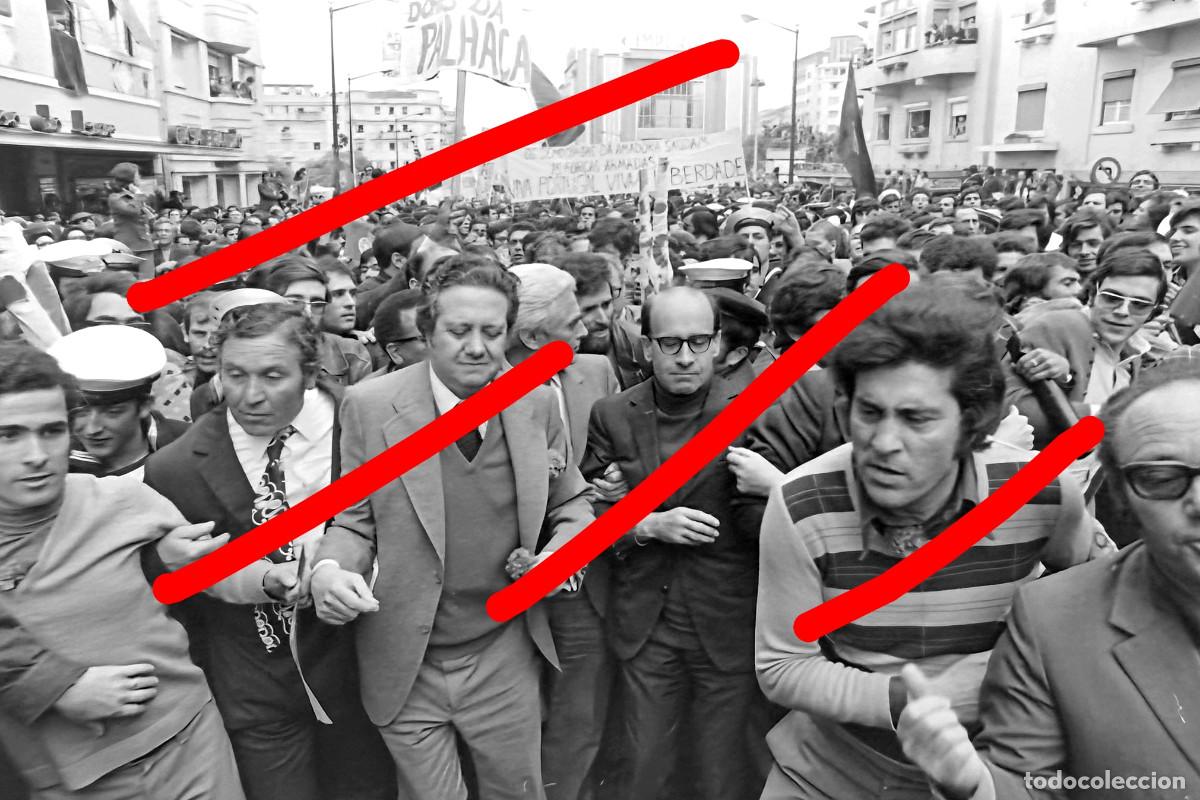 Fotograf&iacute;a antigua: Revoluci&oacute;n de los Claveles Portugal - NEGATIVO DE CELULOIDE - A Revolu&ccedil;&atilde;o dos Cravos