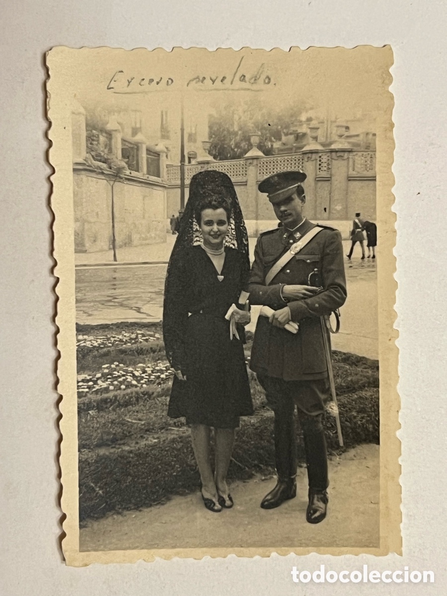 Fotograf&iacute;a antigua: MILITAR SE&Ntilde;ORA.. con traje de Gala y Sable&hellip; (h.1950?)