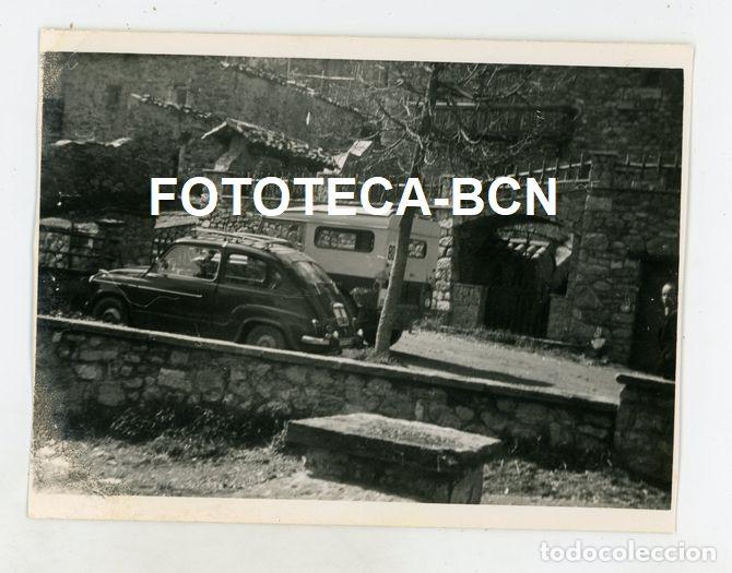 Fotograf&iacute;a antigua: FOTO ORIGINAL CAMPELLES RIPOLLES COCHE SEAT 600 LAND ROVER A&Ntilde;OS 60