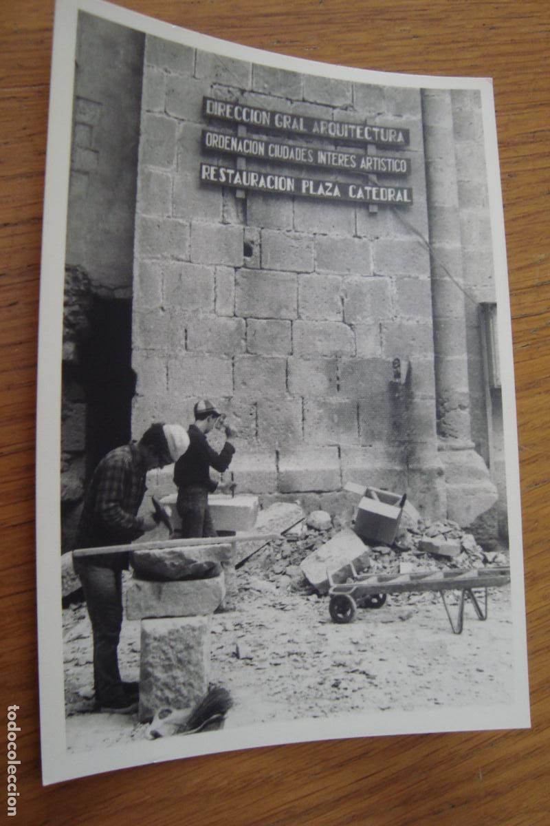 Fotograf&iacute;a antigua: ANTIGUA FOTOGRAFIA CANTEROS RESTAURACION PLAZA CATEDRAL. FOTO CHINCHILLA TARRAGONA A&Ntilde;OS 60.70