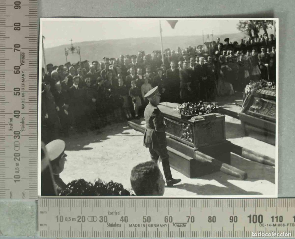 Fotograf&iacute;a antigua: FOTOGRAFIA. ENTIERRO CAIDO SANTUARIO VIRGEN DE LA CABEZA. GUARDIA CIVIL. HACIA 27-4-1941