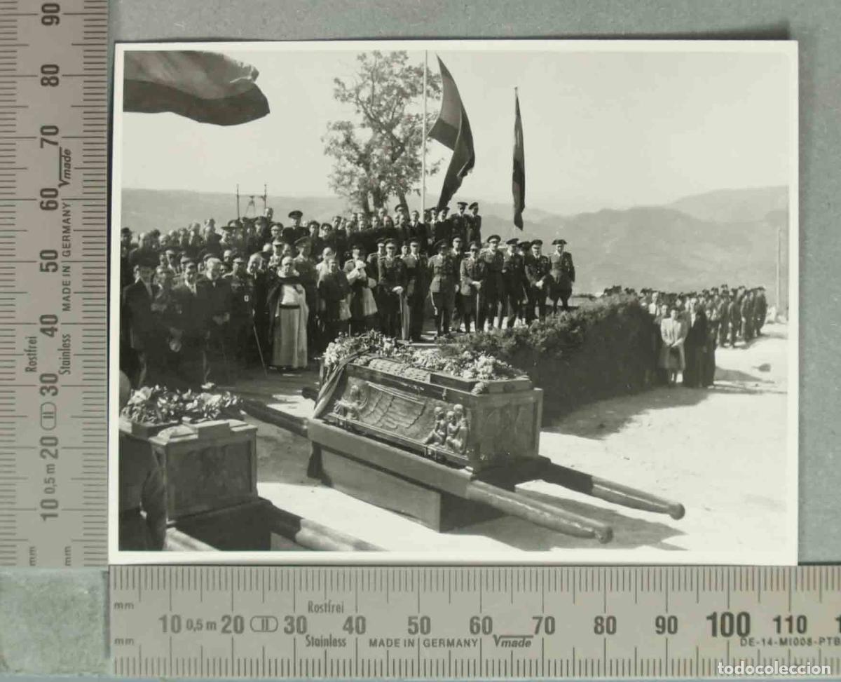 Fotograf&iacute;a antigua: FOTOGRAFIA. ENTIERRO CAIDO SANTUARIO VIRGEN DE LA CABEZA. HACIA 27-4-1941