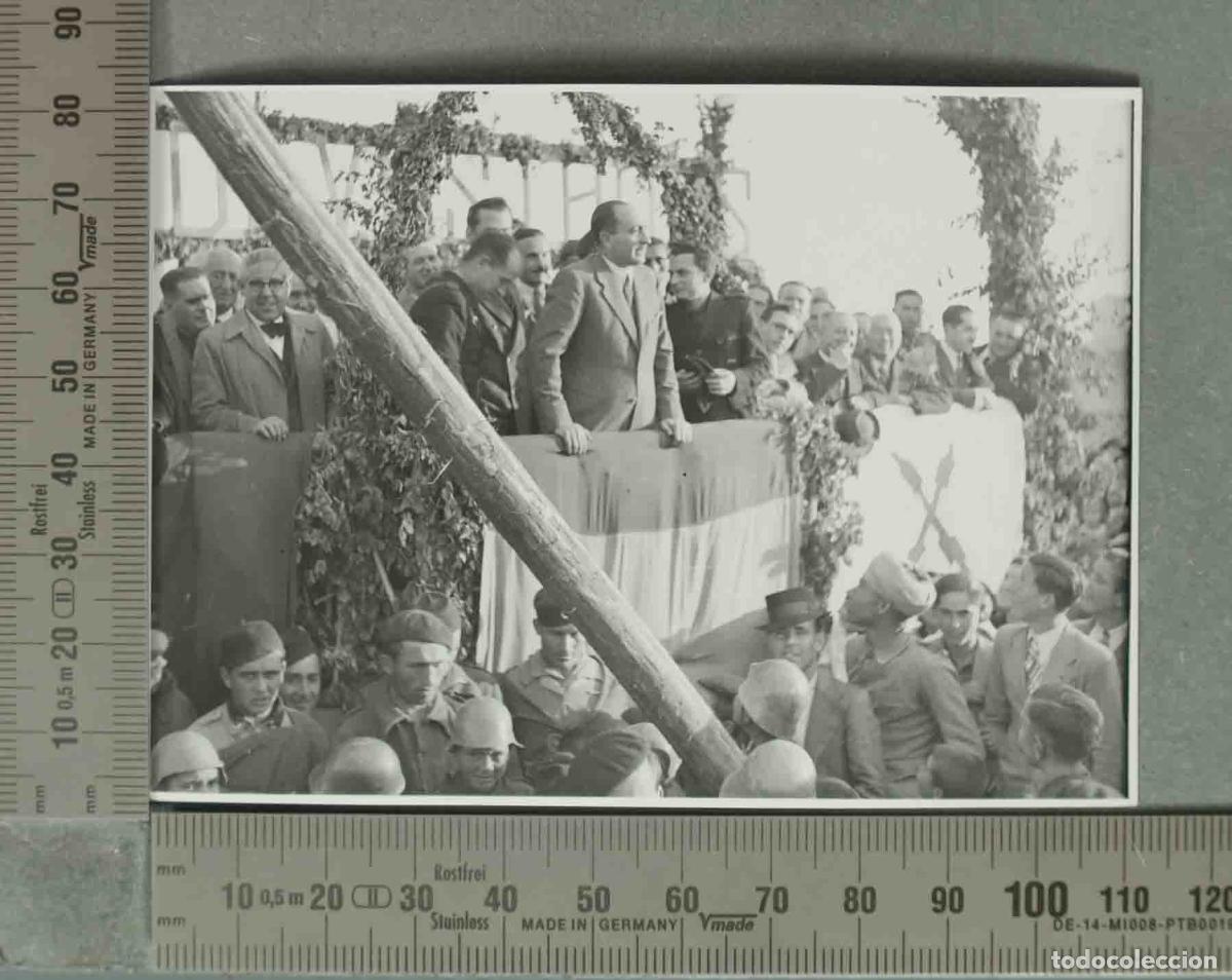 Fotografia antiga: FOTOGRAFIA. ACTO EN PORCUNA. CON REGULARES MARROQUIES. 25-4-1941