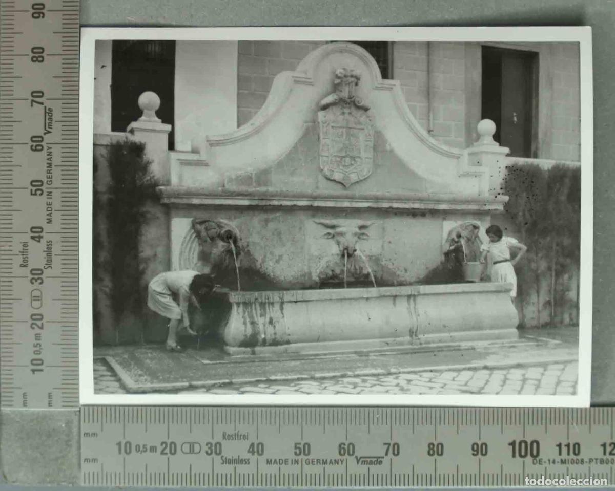 Fotograf&iacute;a antigua: FOTOGRAFIA. VISTA FUENTE Pilar del Toro MUJERES A POR AGUA. HACIA 1940