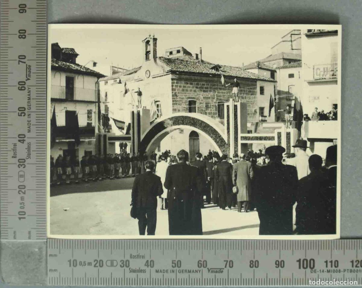 Fotograf&iacute;a antigua: FOTOGRAFIA. VISTA DE VILLANUEVA DEL ARZOBISPO. ACTO POSTGUERRA. HACIA 1939