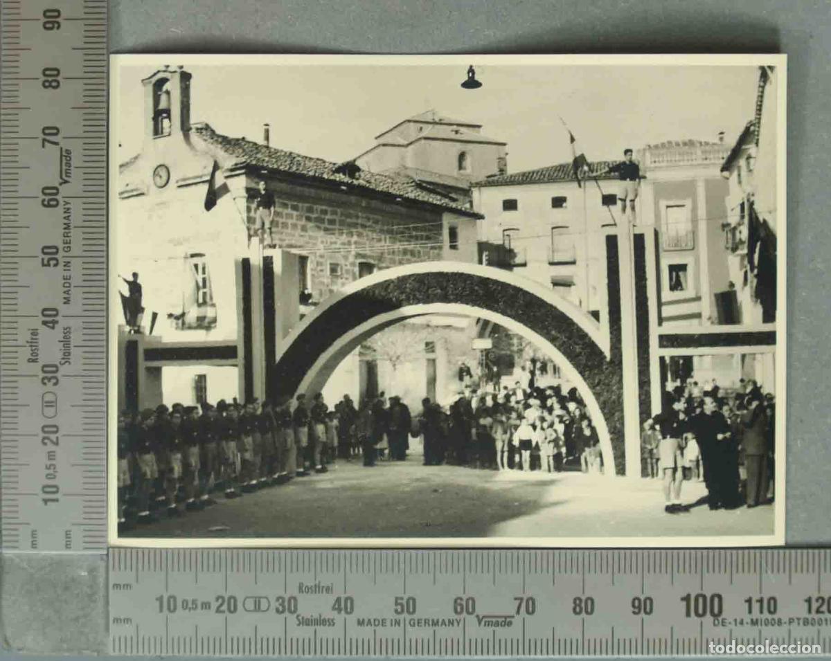 Alte Fotografie: FOTOGRAFIA. VISTA DE VILLANUEVA DEL ARZOBISPO. ACTO POSTGUERRA. HACIA 1939