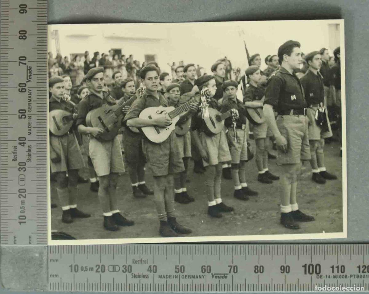 Alte Fotografie: FOTOGRAFIA. VISTA DE VILLANUEVA DEL ARZOBISPO. MILICIAS Y FALANGES JUVENILES MUSICOS. HACIA 1939