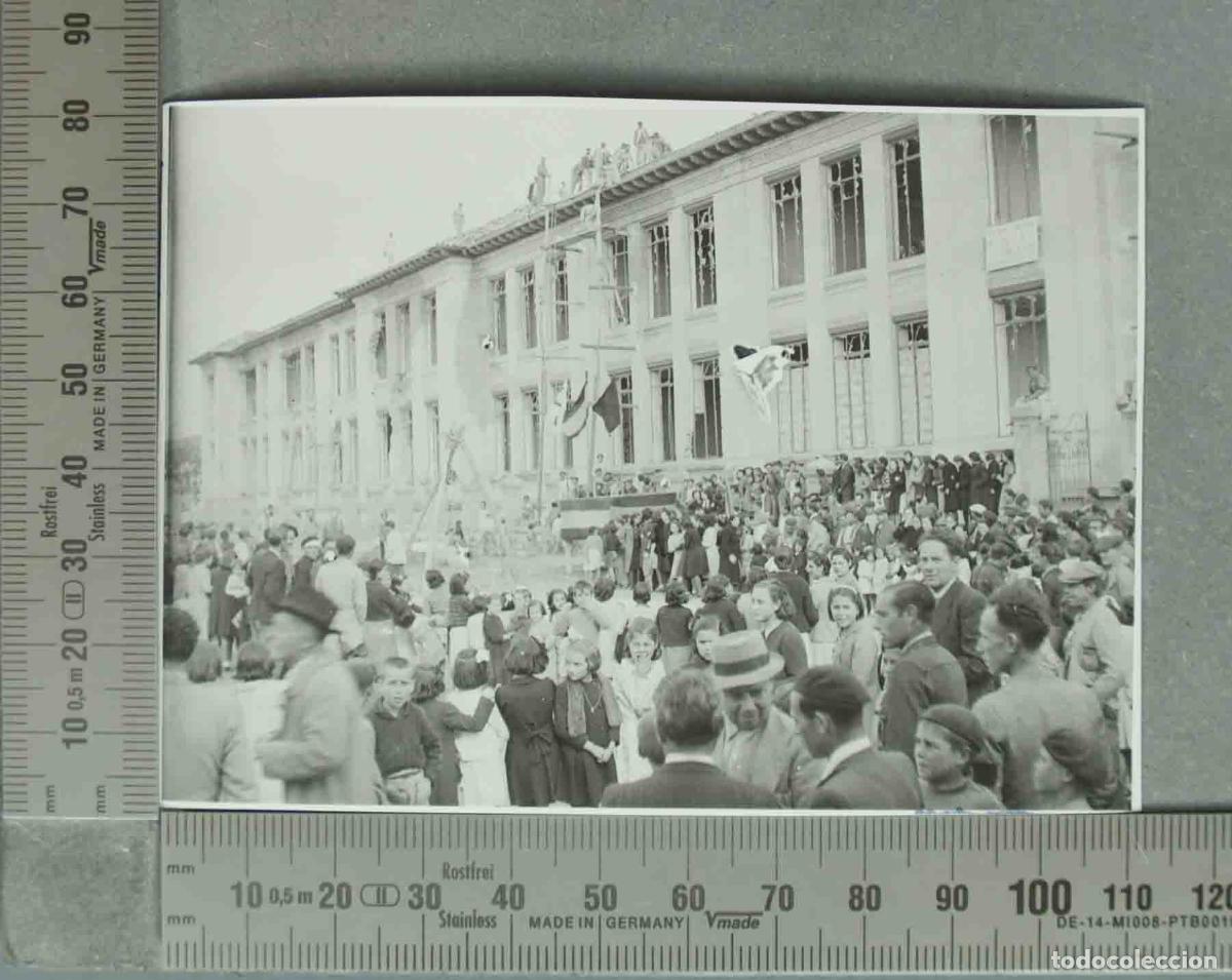 Alte Fotografie: FOTOGRAFIA. ACTO POSTGUERRA Grupo Escolar de Lopera. LOPERA. 254-1941