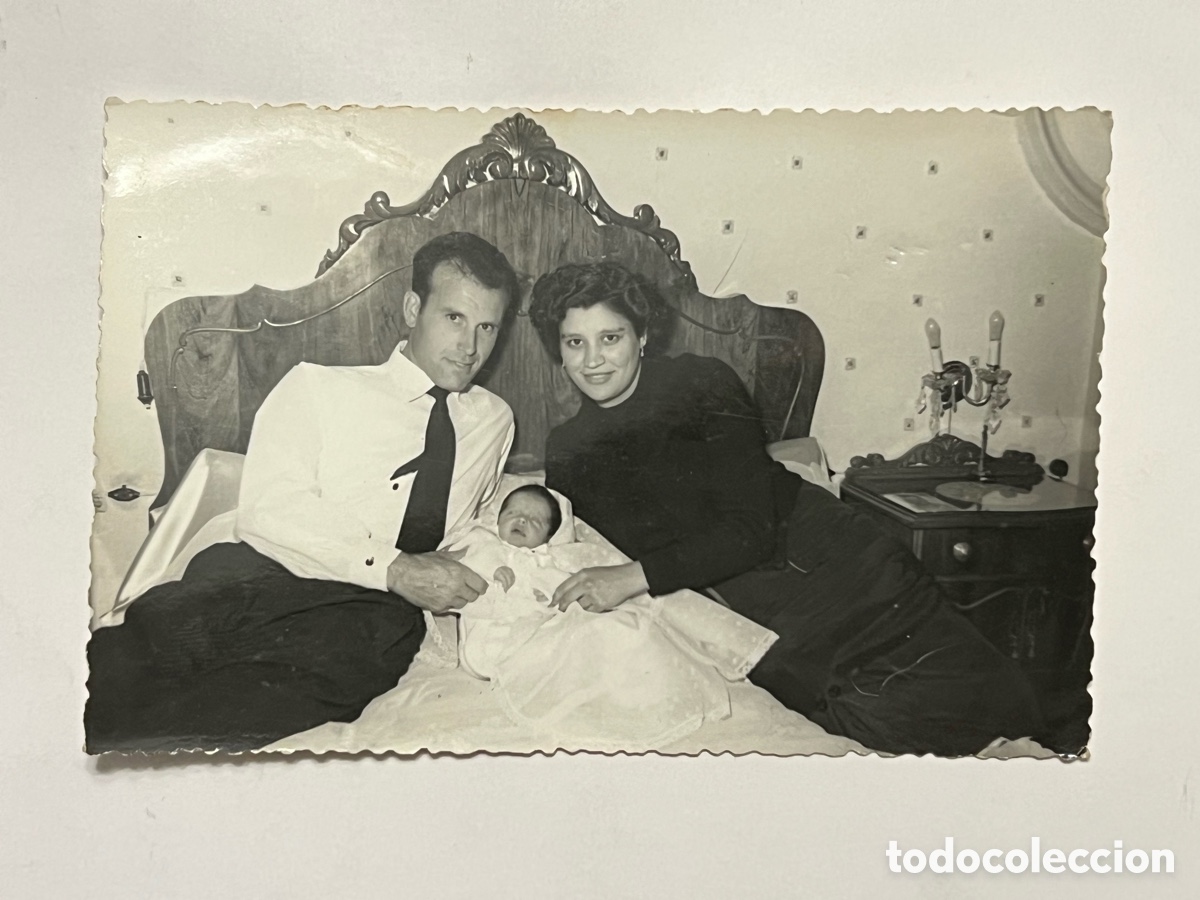 Fotografia antica: MISLATA (Valencia) Fotograf&iacute;a Felices con su primer ni&ntilde;o.. (a.1958) foto Pascual Gonzalez