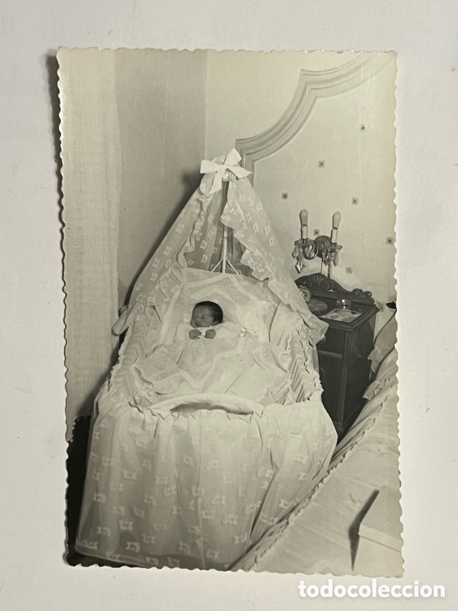 Fotografia antica: MISLATA (Valencia) Fotograf&iacute;a BeBe en su Moises.. (a.1958) foto Pascual Gonzalez.