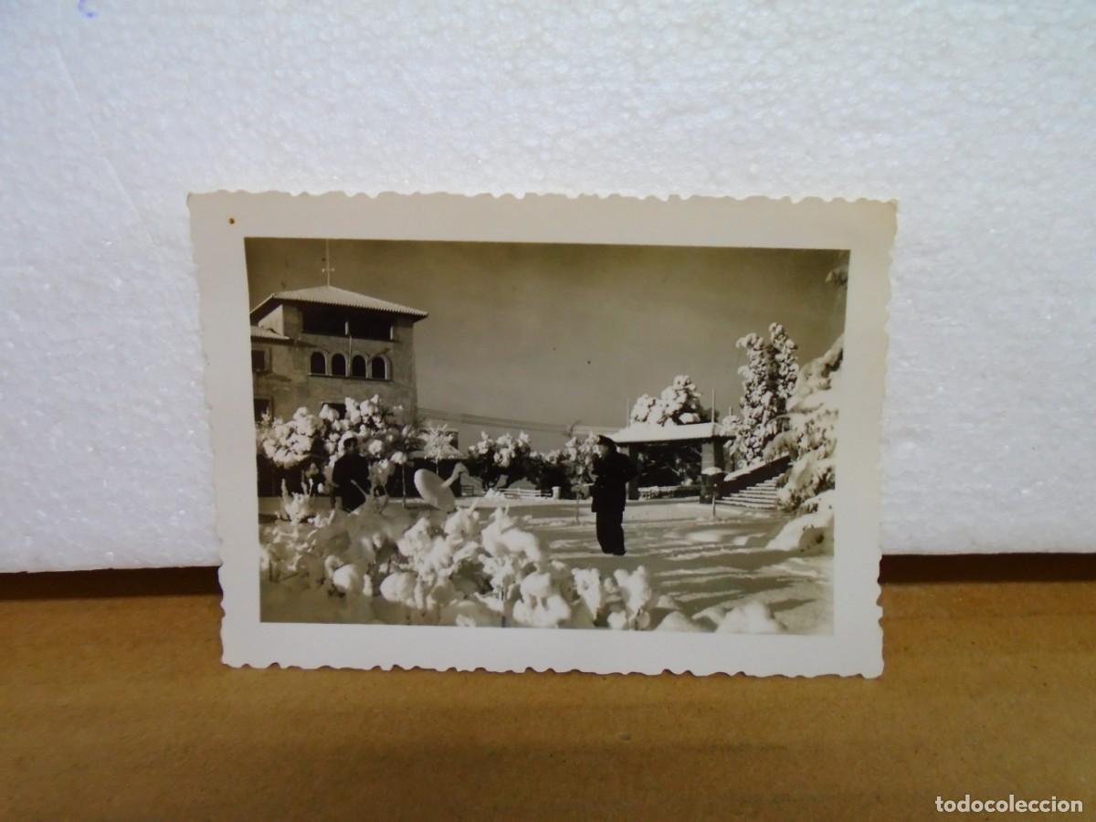 Fotograf&iacute;a antigua: BARCELONA.EL TIBIDABO NEVADO,A&Ntilde;OS 50,FOTO DE 10X7 CM.