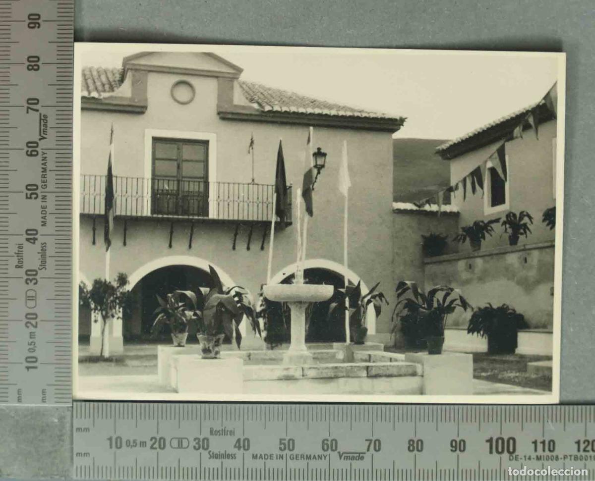 Fotografia antiga: FOTOGRAFIA. VISTA RECONSTRUCCION PLAZA LOS TABLONES ORGIVA. REGIONES DEVASTADAS. HACIA 1940