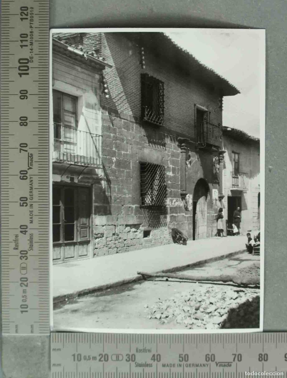 Fotograf&iacute;a antigua: FOTOGRAFIA. VISTA DE TORO Casa de la Nunciatura. GENTES EN LA CALLE. HACIA 1940