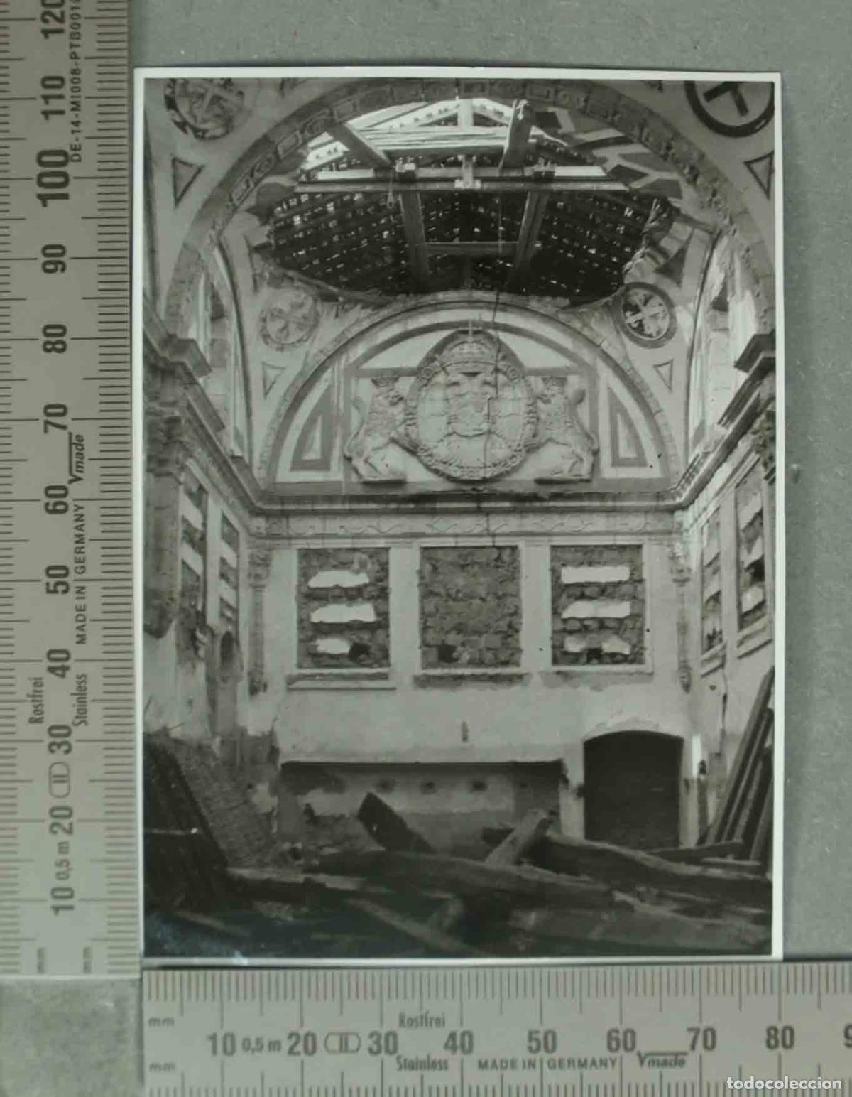 Fotograf&iacute;a antigua: FOTOGRAFIA. IGLESIA ESCUDO REAL Y EMBLEMAS DOMINICOS DESTRUIDA GUERRA CIVIL. SANTA MARIA DE HUERTA?