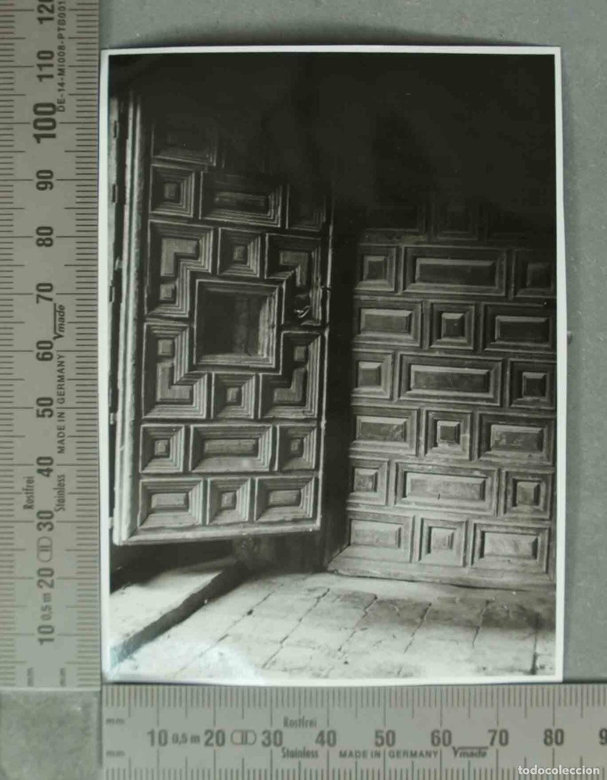 Fotograf&iacute;a antigua: FOTOGRAFIA. PUERTAS IGLESIA SANTA MARIA DE HUERTA. HACIA 1940