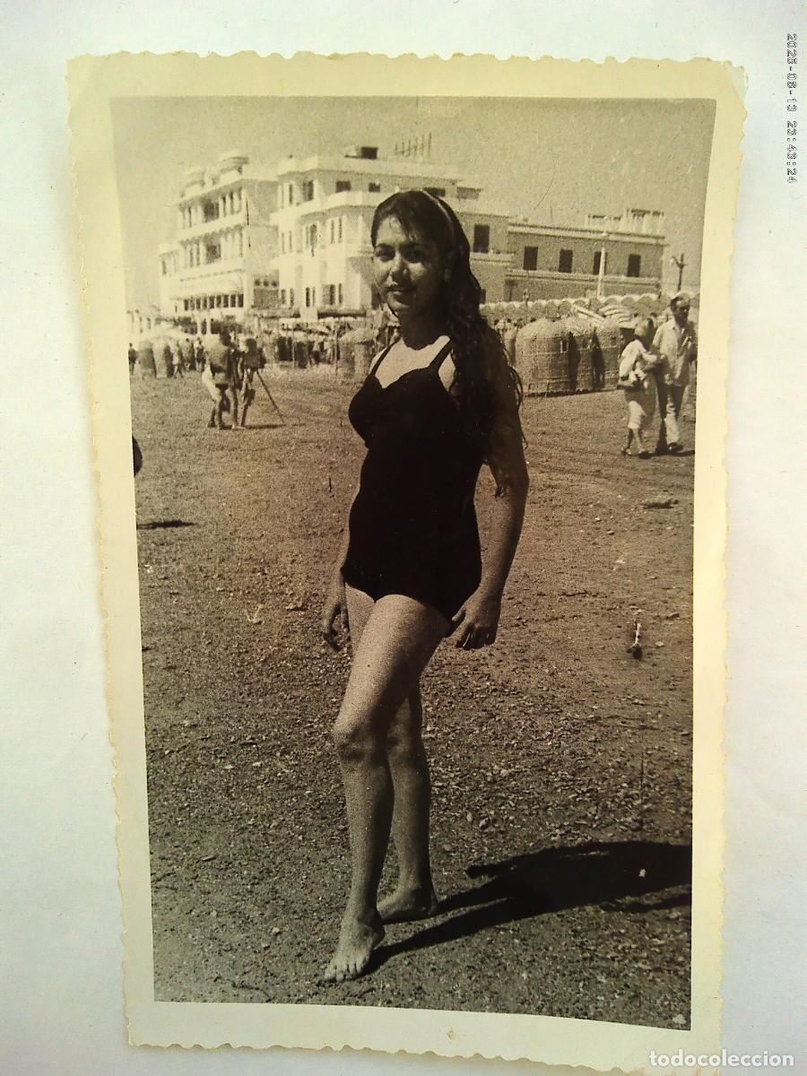 Fotograf&iacute;a antigua: FOTO DE CHICA EN BA&Ntilde;ADOR EN LA PLAYA