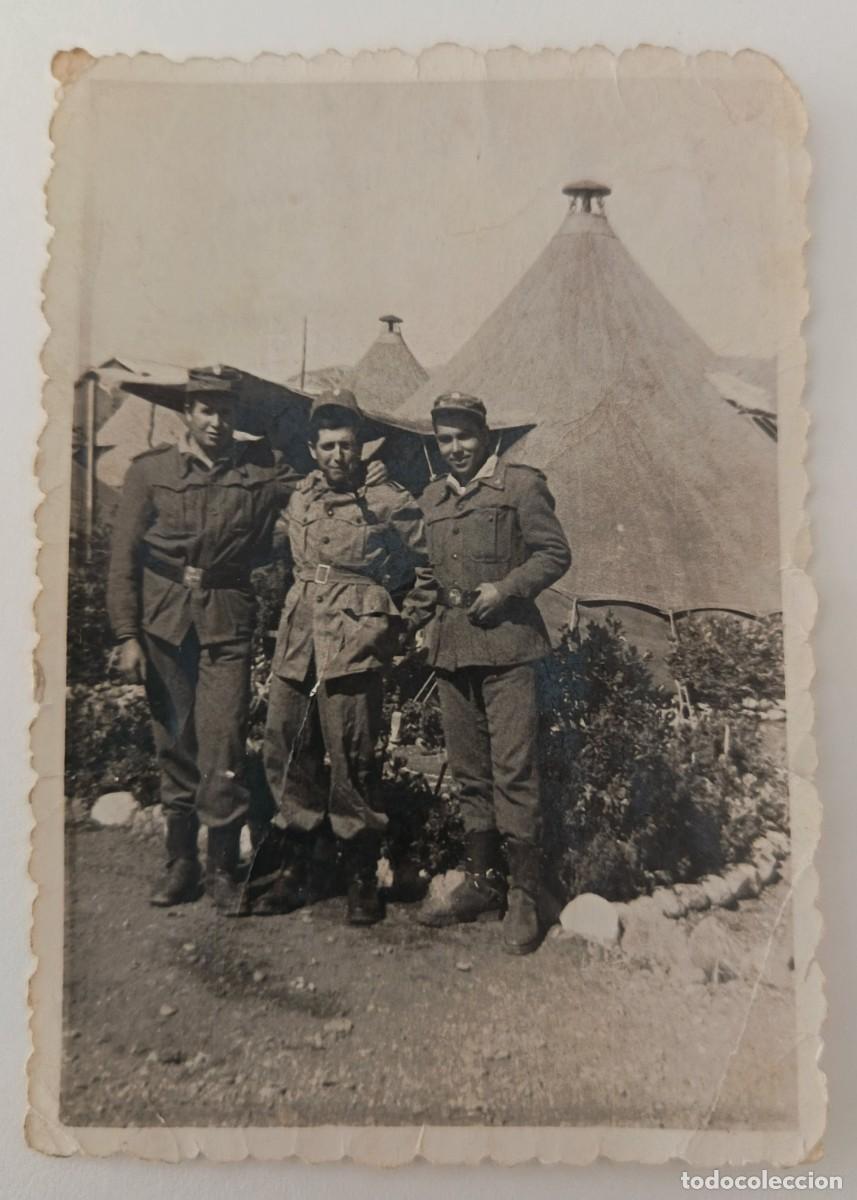 Fotograf&iacute;a antigua: Fotografia de militares. En el campamento de Tremp Lleida. A&ntilde;os 50.