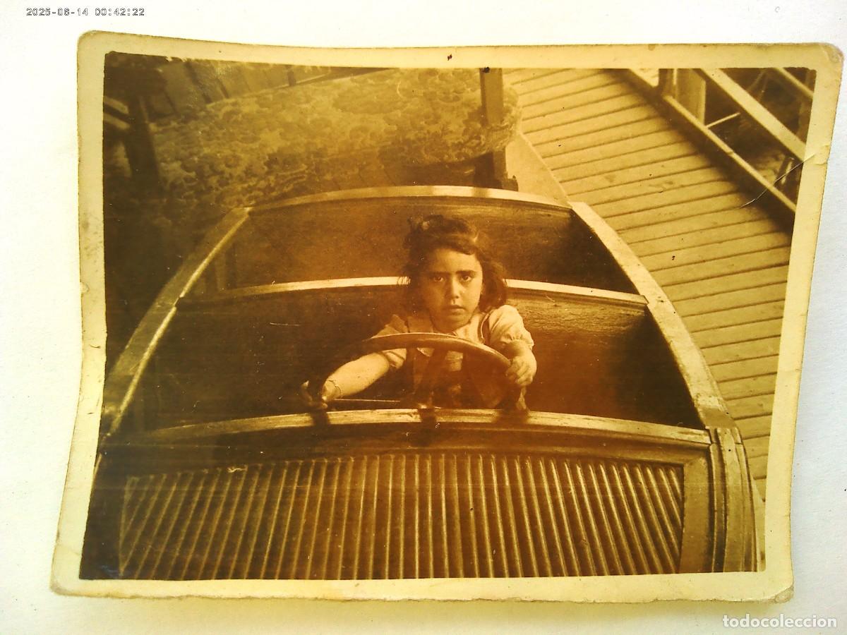 Alte Fotografie: MINUTERO DE FERIA : NI&Ntilde;A EN BARQUITA DEL TIOVIVO