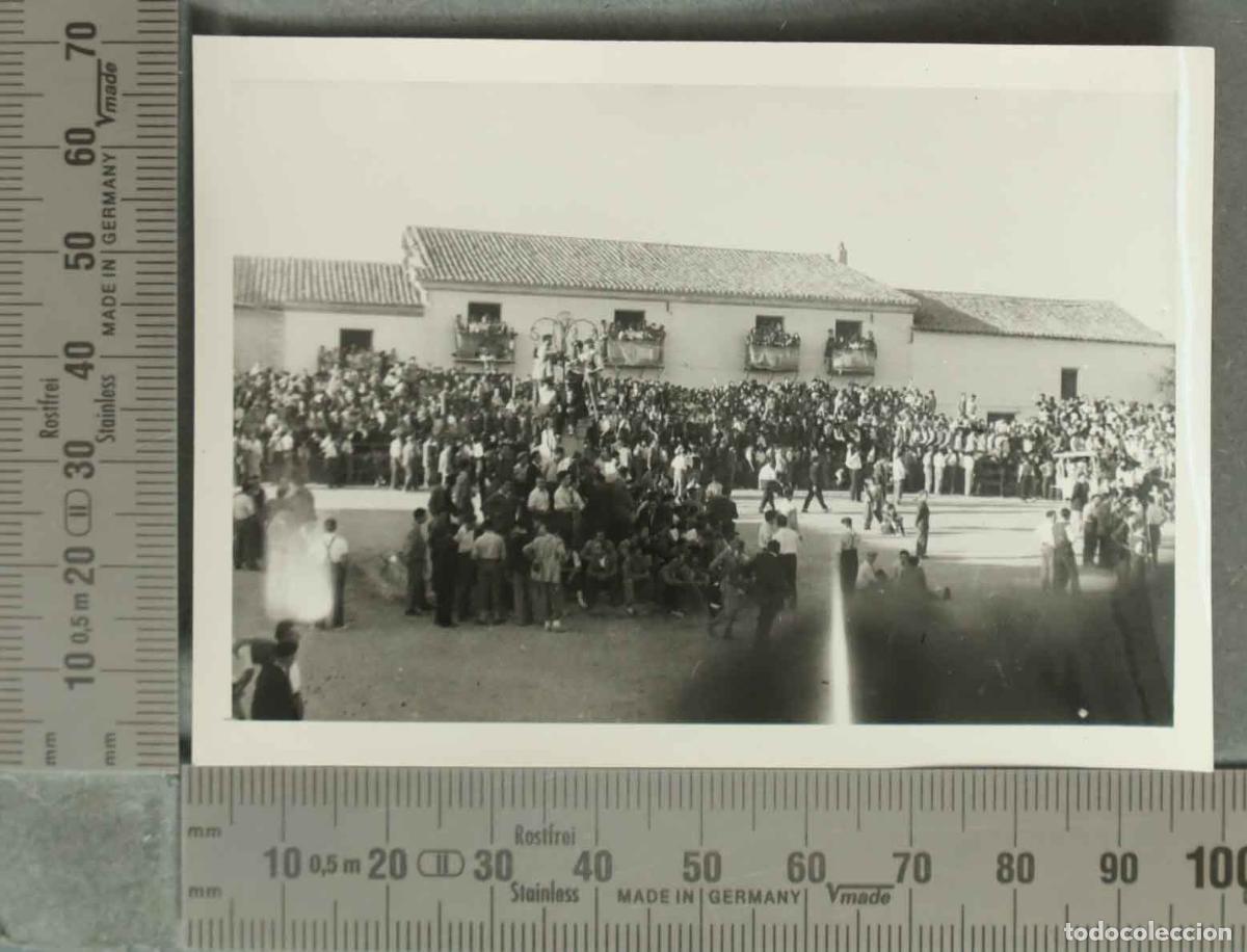 Fotografia antica: FOTOGRAFIA. VISTA PUEBLO A IDENTIFICAR EN FIESTAS. PLAZA TOROS. HACIA 1950
