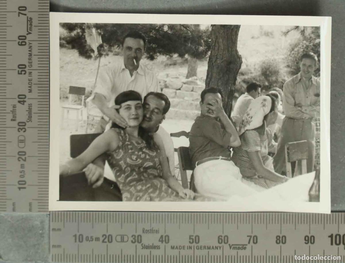 Fotografia antica: FOTOGRAFIA. GRUPO DE JOVENES EN EL CAMPO HACIA 1950