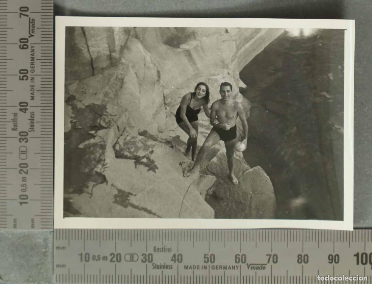 Fotografia antica: FOTOGRAFIA. PAREJA DE BA&Ntilde;ISTAS HACIA 1950