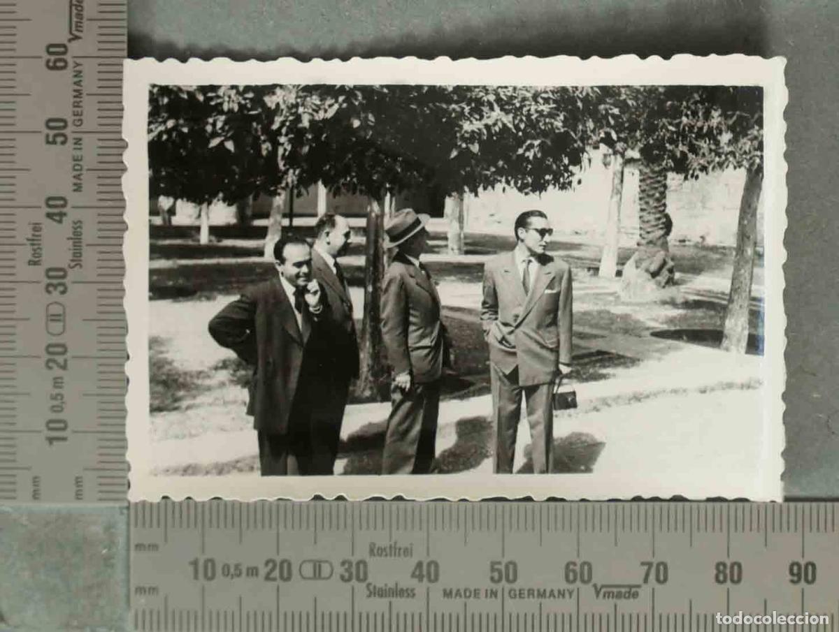 Fotograf&iacute;a antigua: FOTOGRAFIA. HOMBRES EN PLAZA