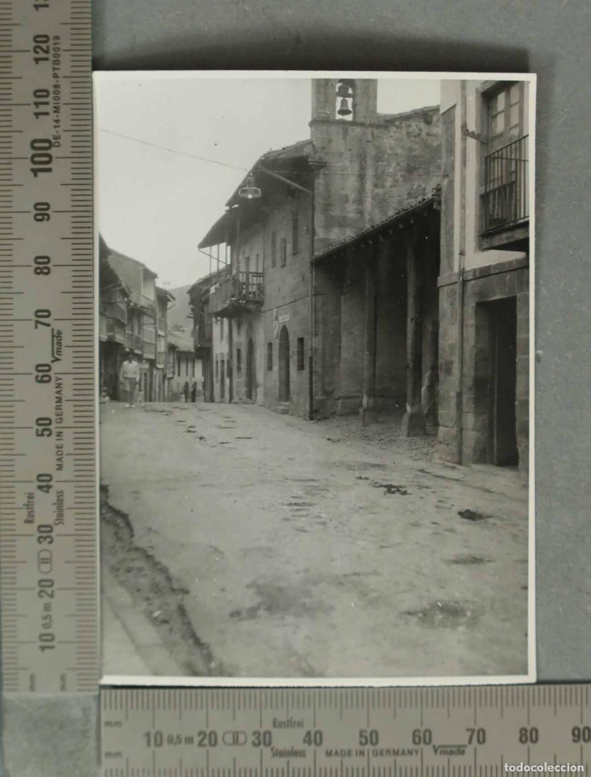 Fotografia antiga: FOTOGRAFIA. VISTA CALLE CARTES CANTABRIA. HACIA 1940