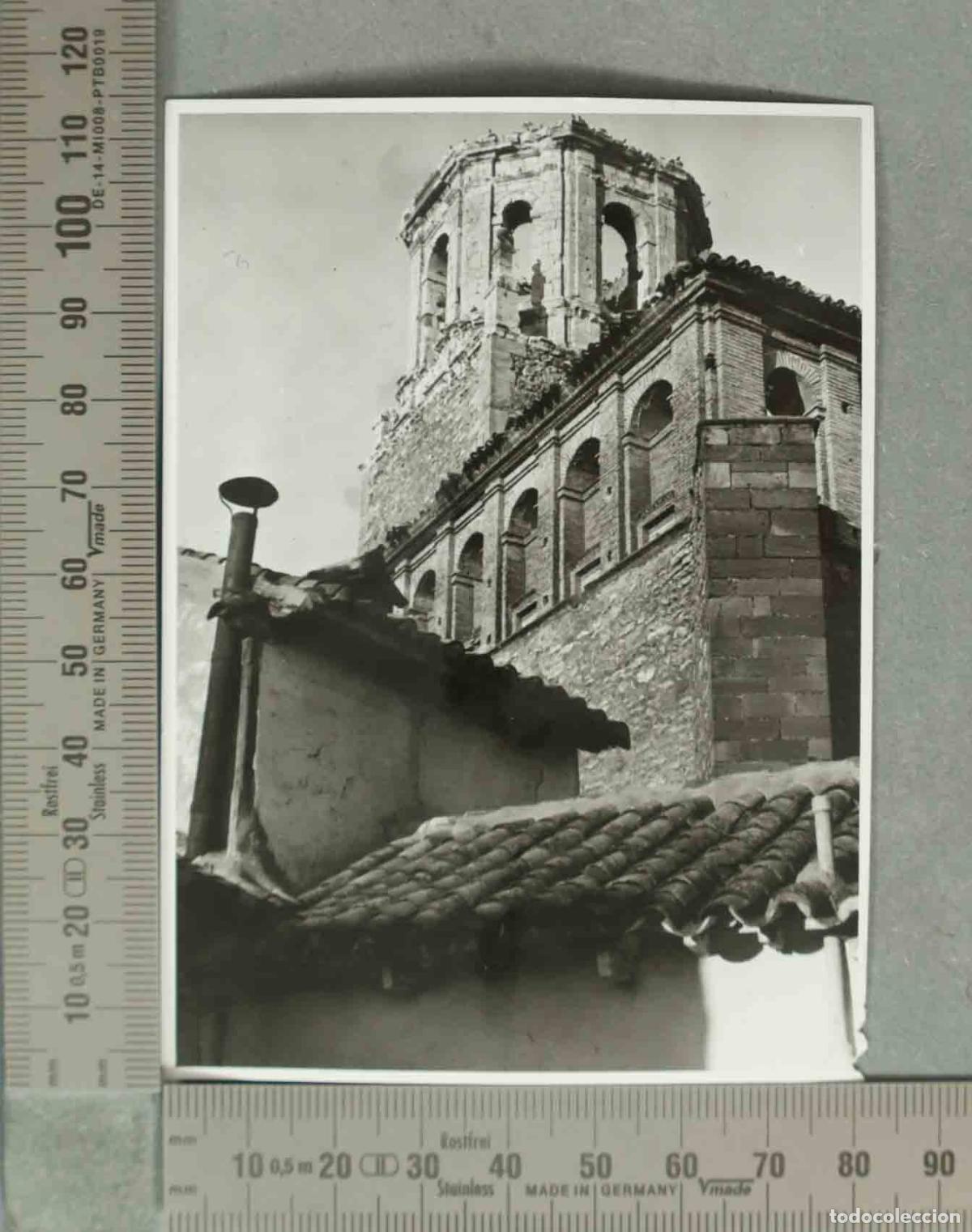 Fotografia antiga: FOTOGRAFIA. VISTA DA&Ntilde;OS PARROQUIA ASUNCION MANZANARES GUERRA CIVIL. HACIA 1940