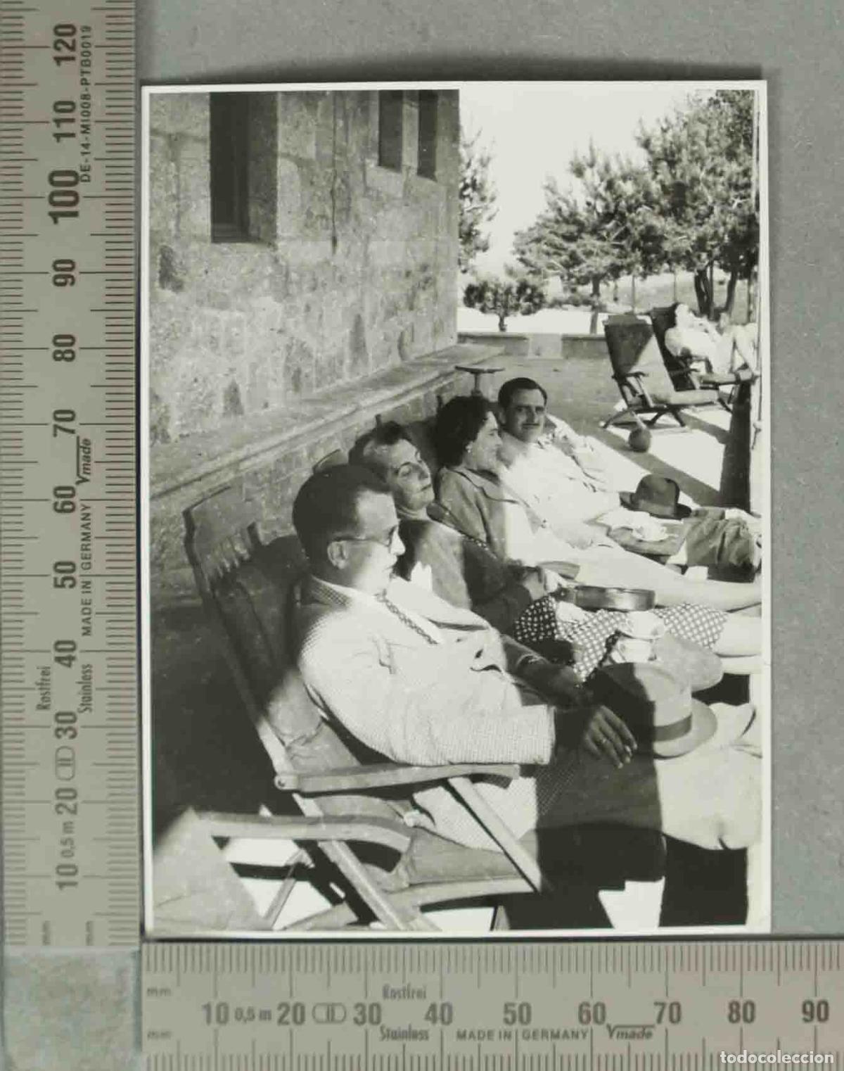 Fotografia antiga: FOTOGRAFIA. TOMANDO EL SOL. CASA GREDOS. HACIA 1940
