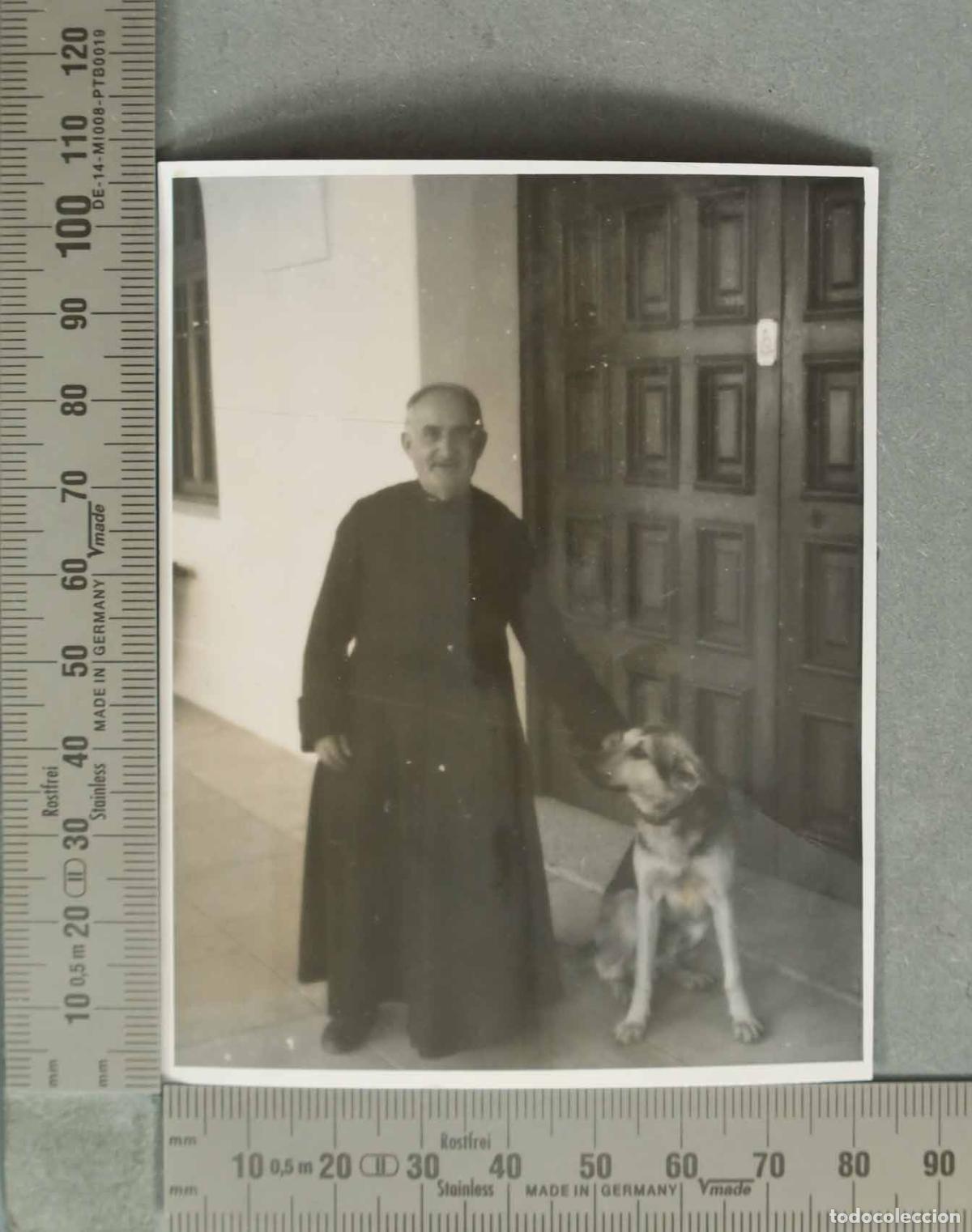 Alte Fotografie: FOTOGRAFIA. SACERDOTE CON PERRO. HACIA 1940