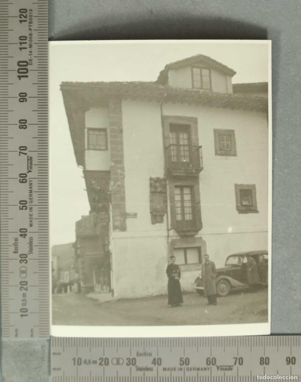 Alte Fotografie: FOTOGRAFIA. VISTA DE COMILLAS. SACERDOTE HACIA 1940