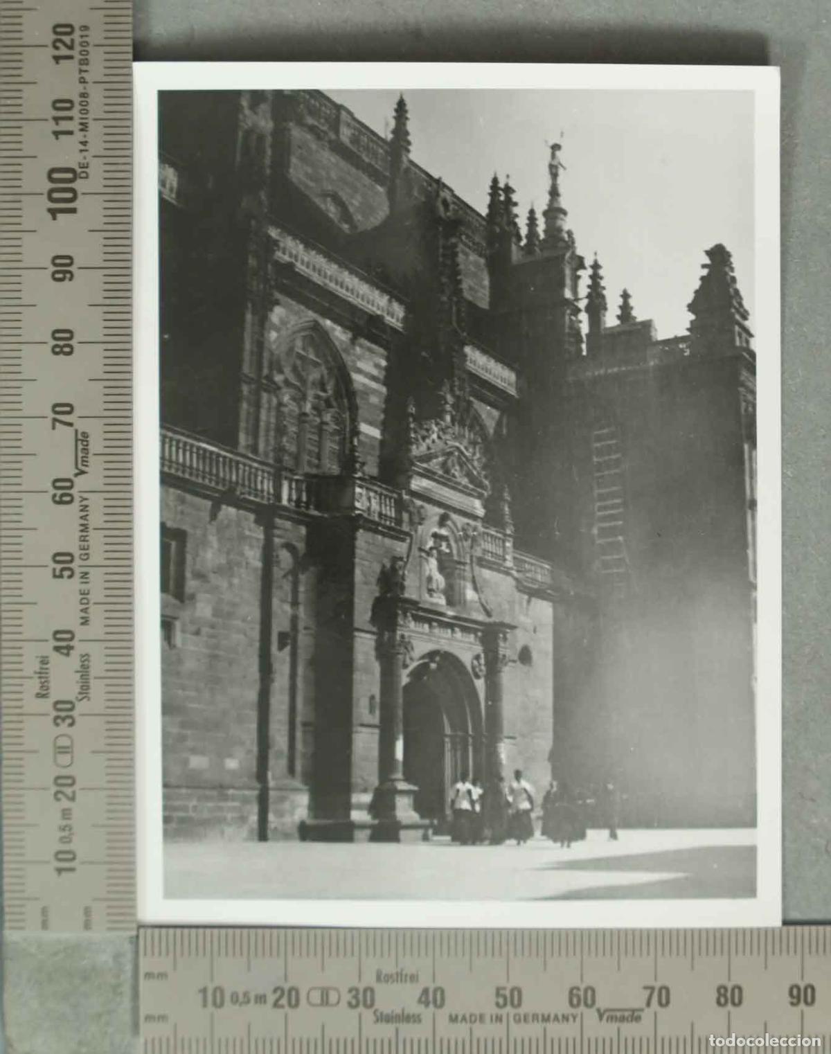 Fotograf&iacute;a antigua: FOTOGRAFIA. IGLESIA A IDENTIFICAR. TORO? SALIDA DE MONAGUILLOS. HACIA 1940