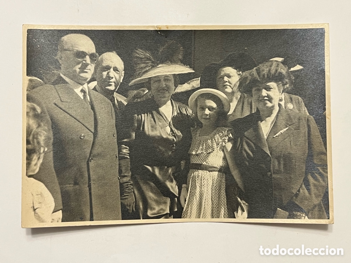 Antique Photography: VALENCIA. Fotograf&iacute;a un Domingo al salir de Misa&hellip; (h.1950?) Medidas: 12 x 18 cm.,