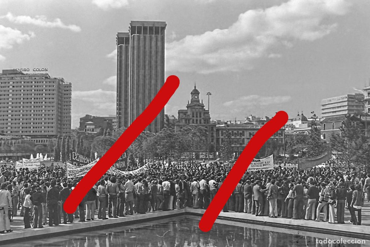 Fotograf&iacute;a antigua: Manifestacion Plaza de Col&oacute;n de Madrid A&ntilde;os 70 - Negativo de Celuloide