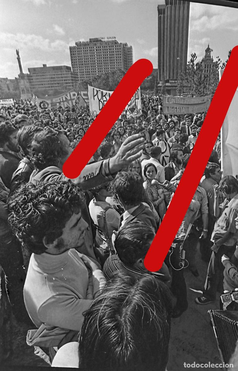 Fotograf&iacute;a antigua: Manifestaci&oacute;n Plaza de Col&oacute;n de Madrid A&ntilde;os 70 - Negativo de Celuloide