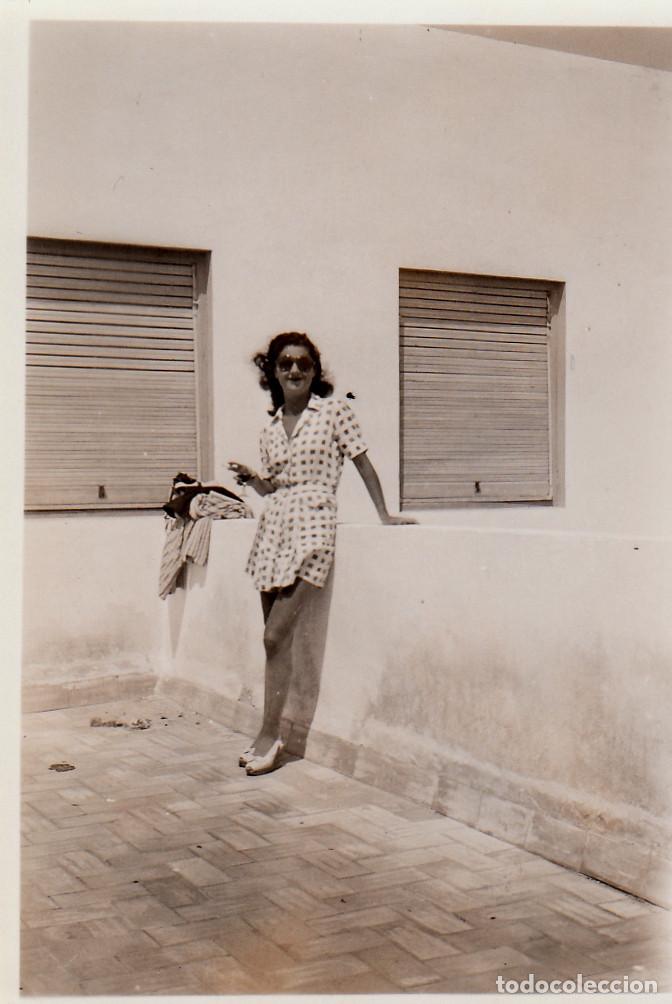 Antique Photography: Moderna chica fumando en la azotea. A&ntilde;os 40 pc