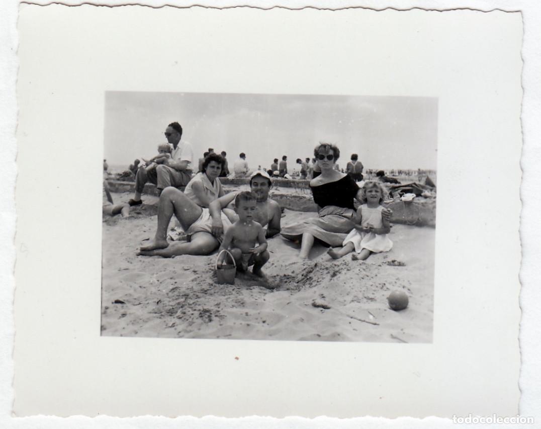 Photographie ancienne: Familia en la playa. Ba&ntilde;istas. A&ntilde;os 50 pc