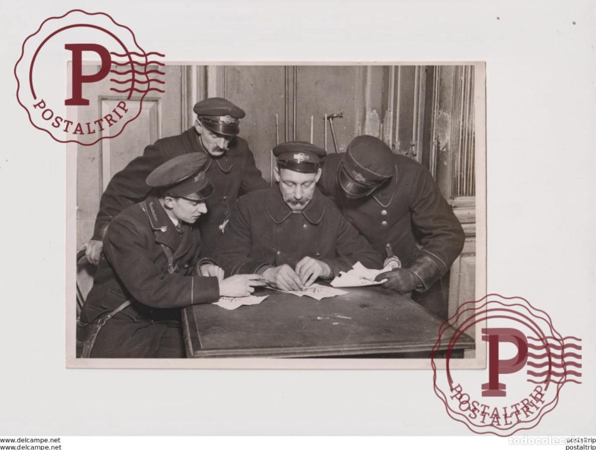 Fotograf&iacute;a antigua: LONDON BUSMEN CROSSWORD PUZZLE 20*15CM&nbsp; Fonds Victor FORBIN 1864-1947