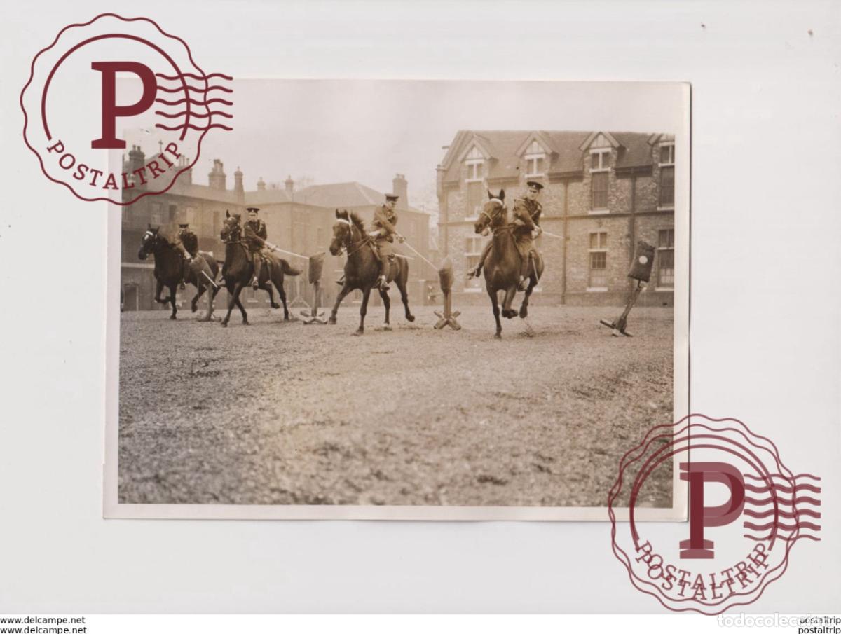 Fotograf&iacute;a antigua: TRAINING FOR THE ROYAL TOURNAMENT LIFEGUARDS MAN ALBANY STREET BARRACKS 20*15CM&nbsp; Fonds Victor FORB