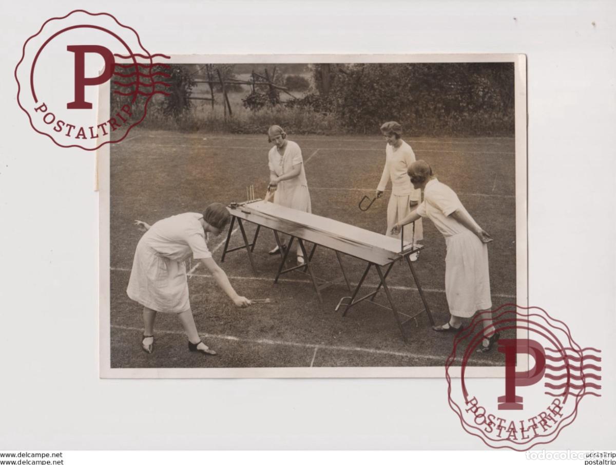 Fotograf&iacute;a antigua: NEW TABLE GAME CROSSE CRICKET 20*15CM&nbsp; Fonds Victor FORBIN 1864-1947
